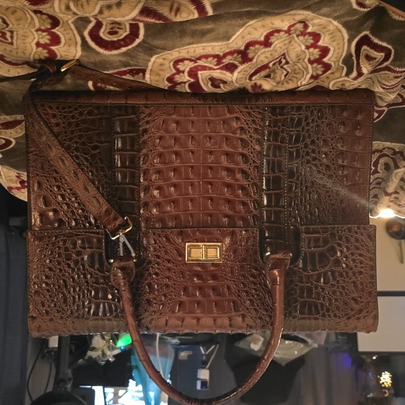 SAVANNAH HERITAGE FAUX LEATHER BRIEFCASE - Picture 2 of 4